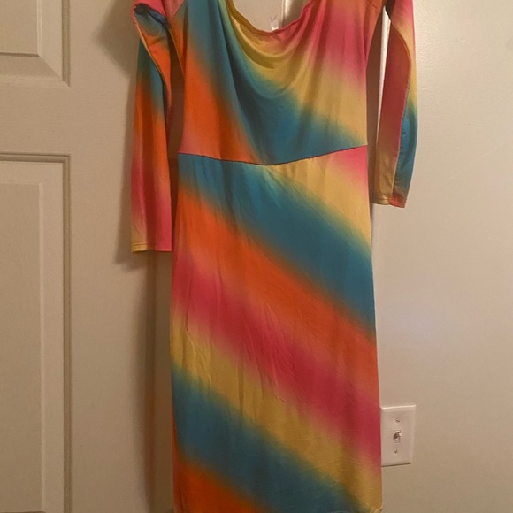 Dress - Picture 3 of 3